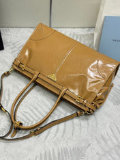 PRADA 25S BONNIE LARGE HANDBAG 38 IN GOLDEN BROWN CALFSKIN GOLD HARDWARE
