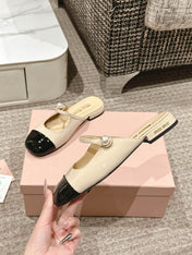 FLAT MULE IN BISQUE BEIGE MIX BLACK PATENT CALFSKIN