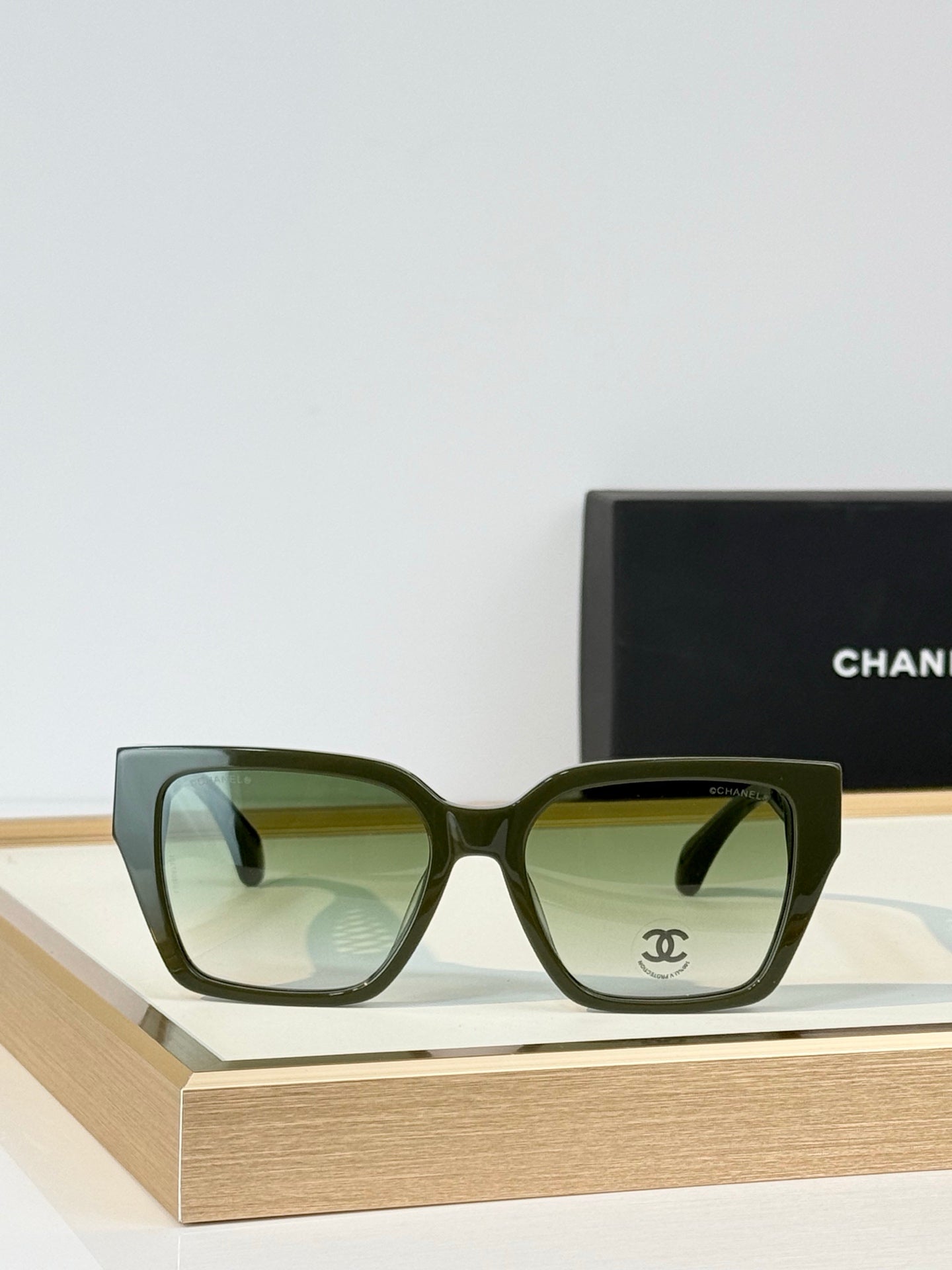 CHANEL 26S OVERSIZED SQUARE FRAME IN ACETATE 417061