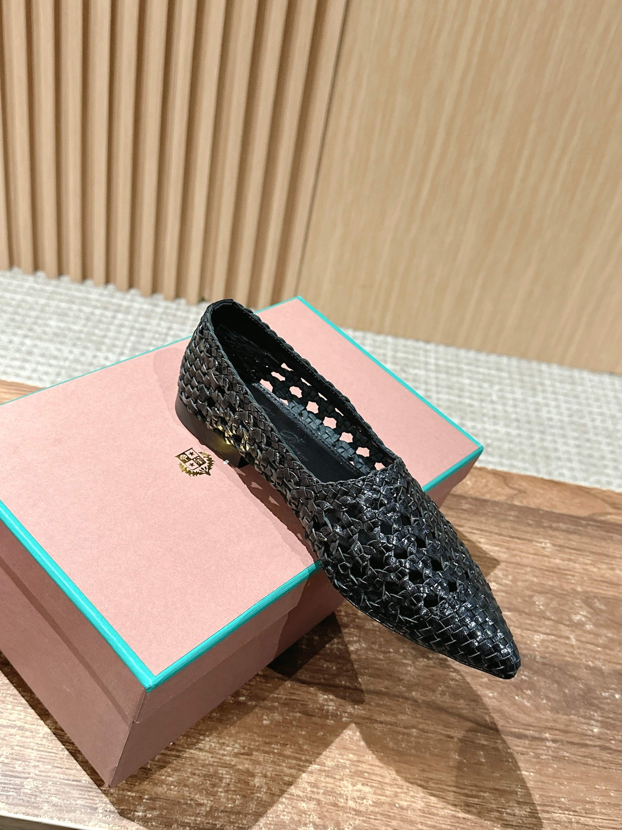 LP POINTED-TOE BALLET FLATS 25S IN BLACK LAMBSKIN