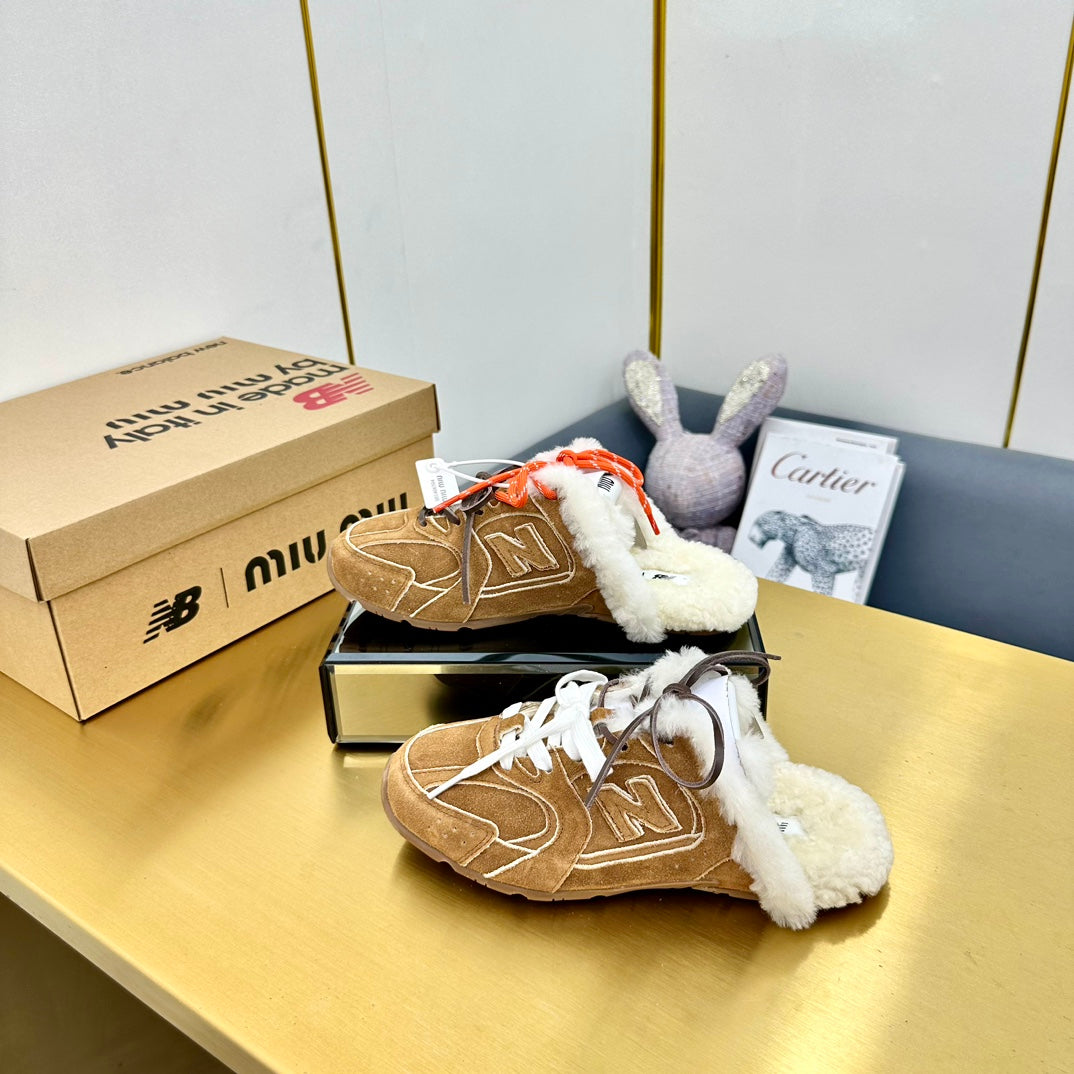 MIUxNEW 530 SNEAKER MULES IN BROWN BLEACHED SUEDE SHEARLING