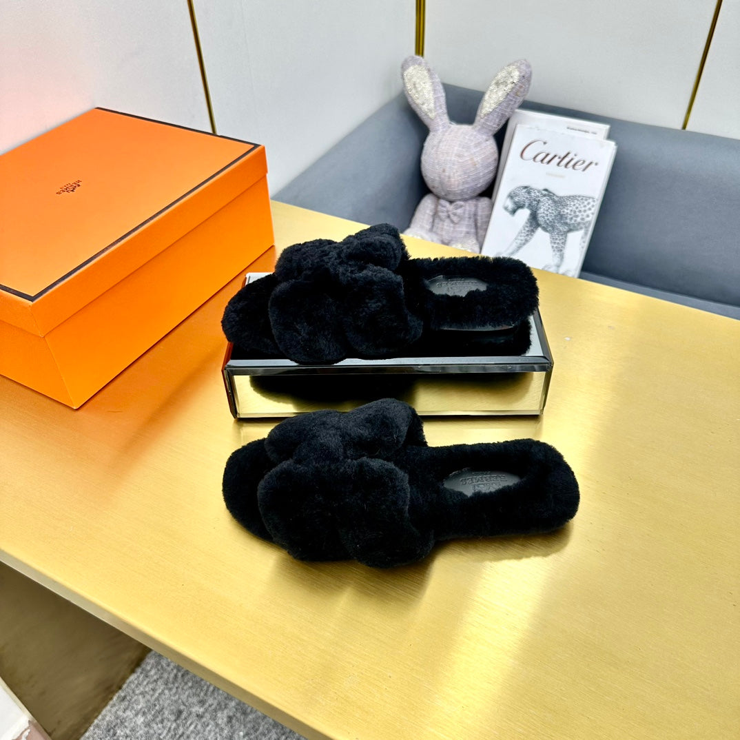ORAN SHEARLING SANDALS BLACK