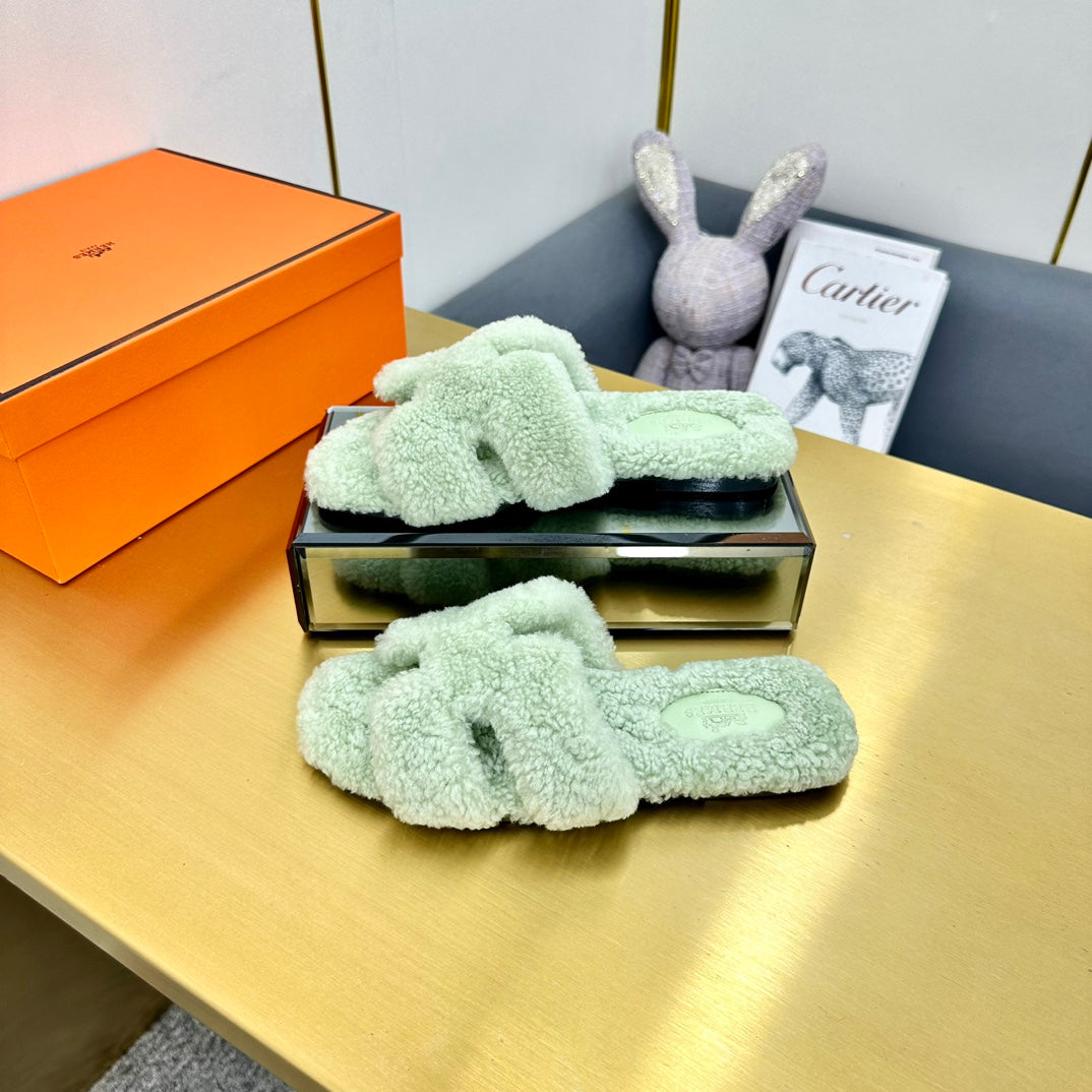 0RAN SHEARLING SANDALS PASTEL GREEN