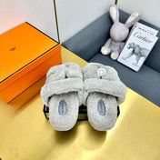 CHYPRE SANDAL IN PALE GRAY SHEARLING