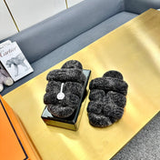 CHYPRE SANDAL IN DARK GRAY SHEARLING