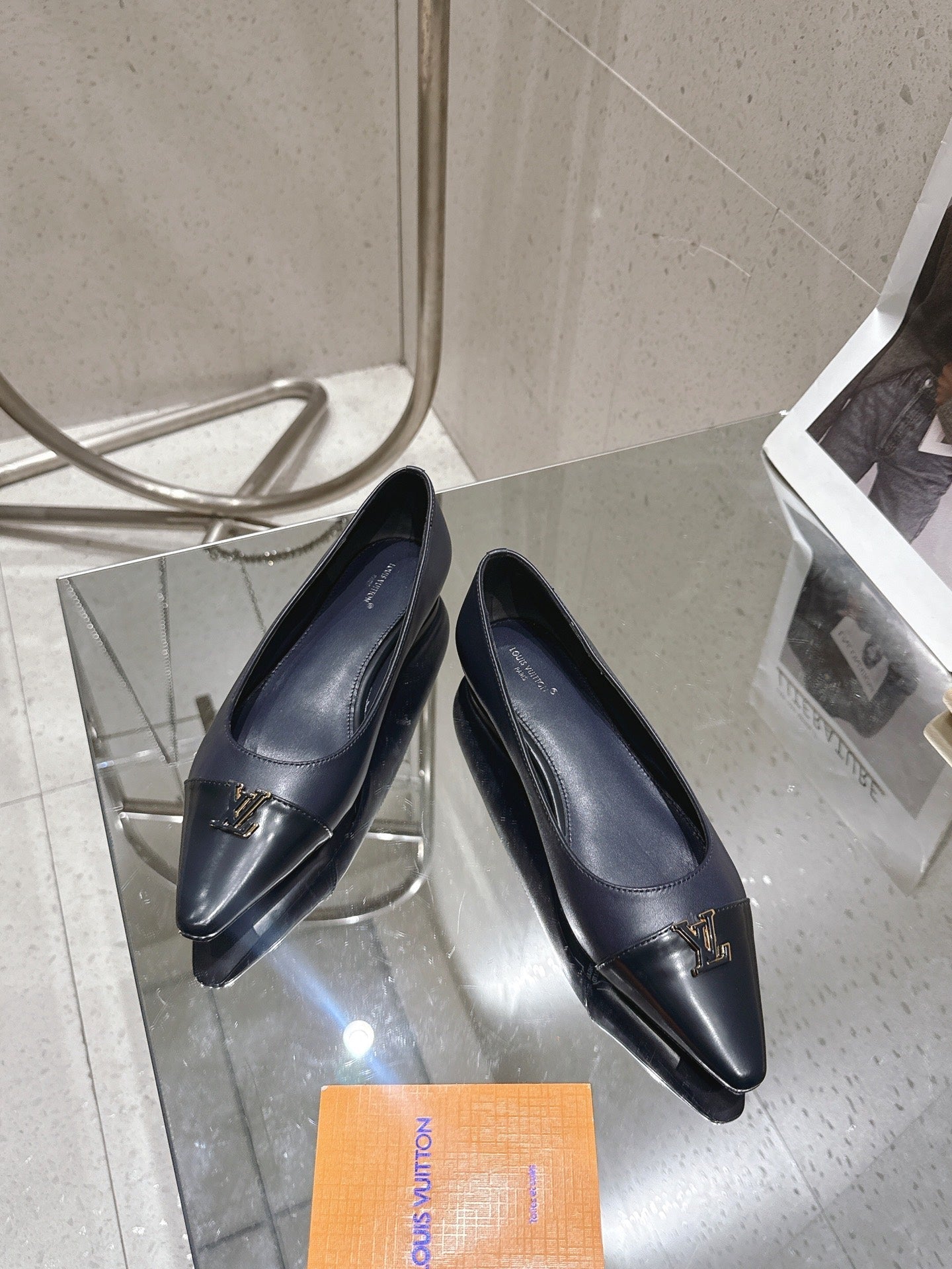 LV 26S POINTED TOE BALLET FLATS IN NAVY BLUE CALFSKIN