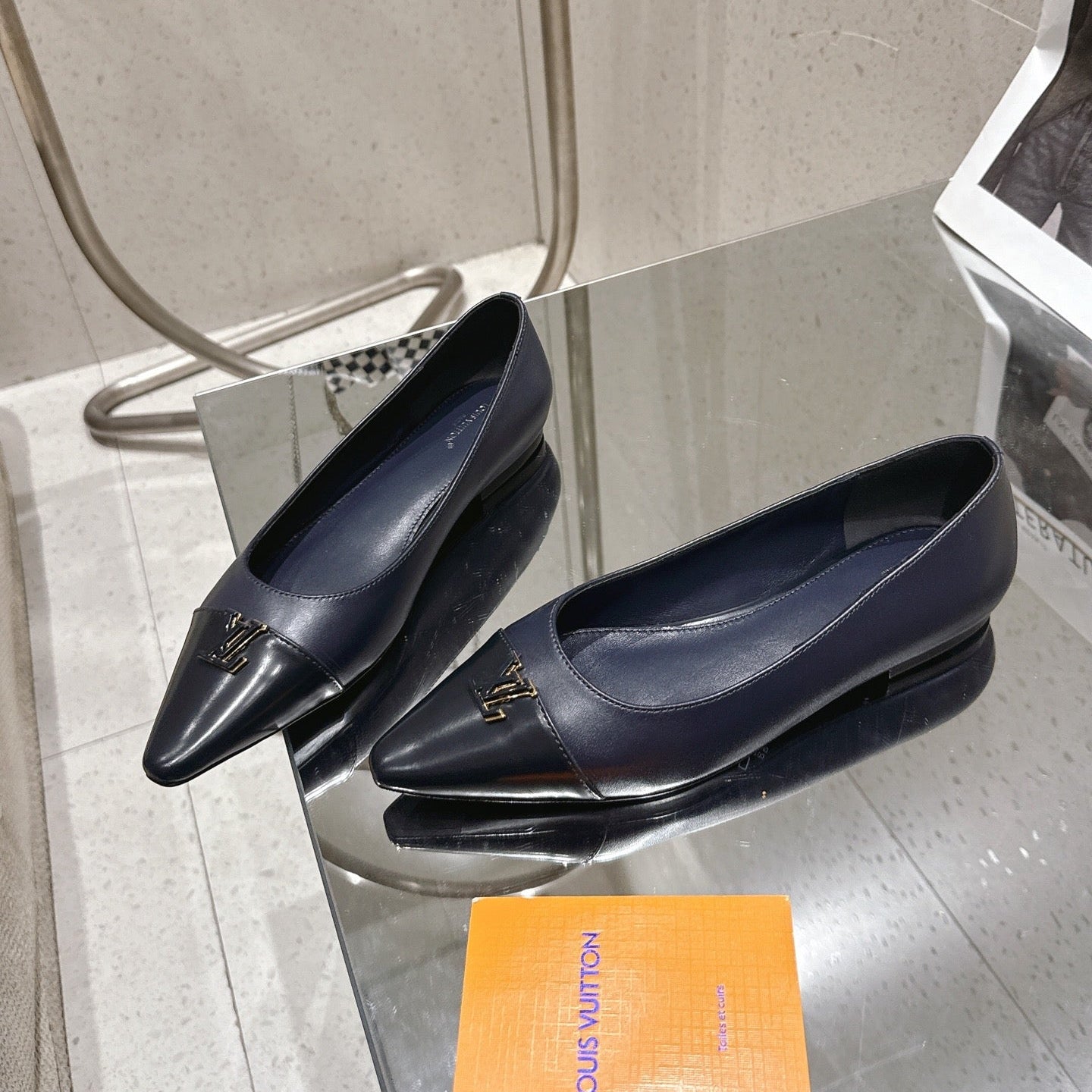 LV 26S POINTED TOE BALLET FLATS IN NAVY BLUE CALFSKIN