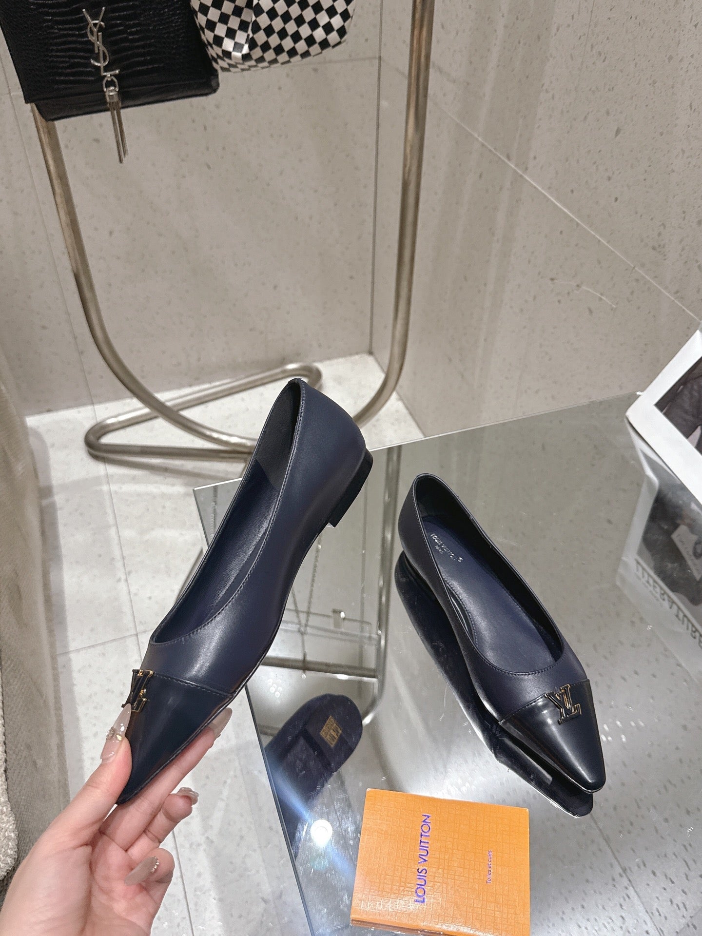LV 26S POINTED TOE BALLET FLATS IN NAVY BLUE CALFSKIN
