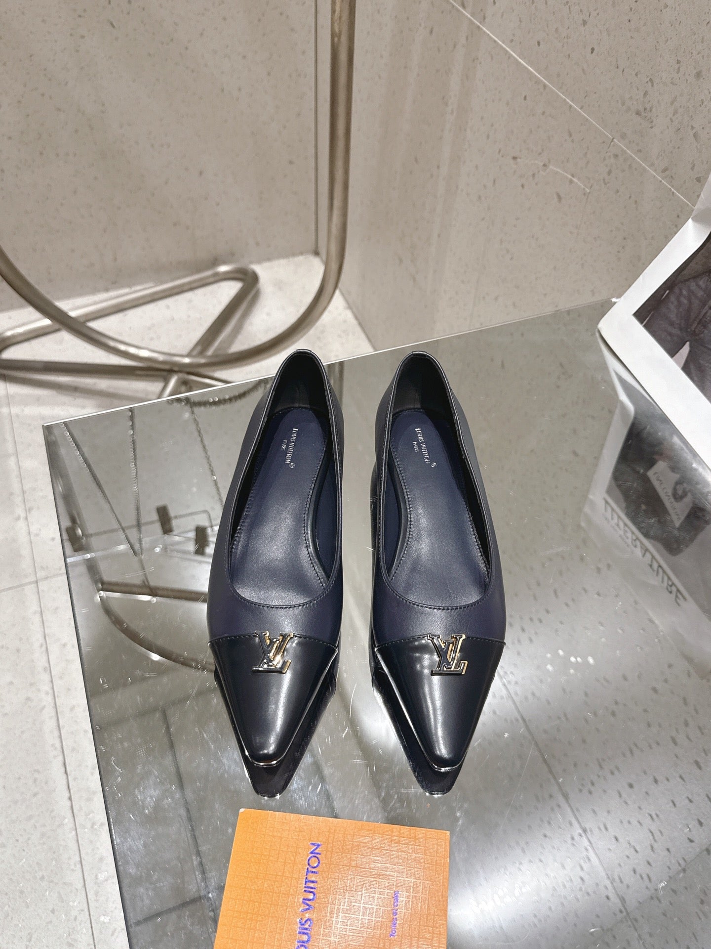 LV 26S POINTED TOE BALLET FLATS IN NAVY BLUE CALFSKIN
