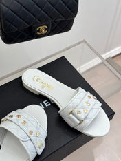 CC SLIDE SANDALS IN WHITE CALFSKIN GOLD CHARM