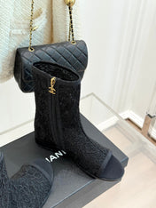 CC PEEP-TOE BOOTS 25SS IN BLACK EMBOSSED LACE FABRIC