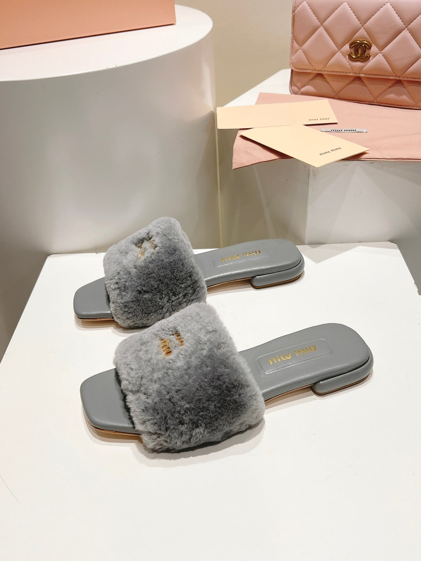 MIUMIU 26S SQUARE-TOE SANDALS IN GREY SHEARLING AND LEATHER
