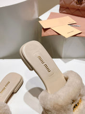 MIUMIU 26S SQUARE-TOE SANDALS IN CREAM BEIGE SHEARLING AND LEATHER