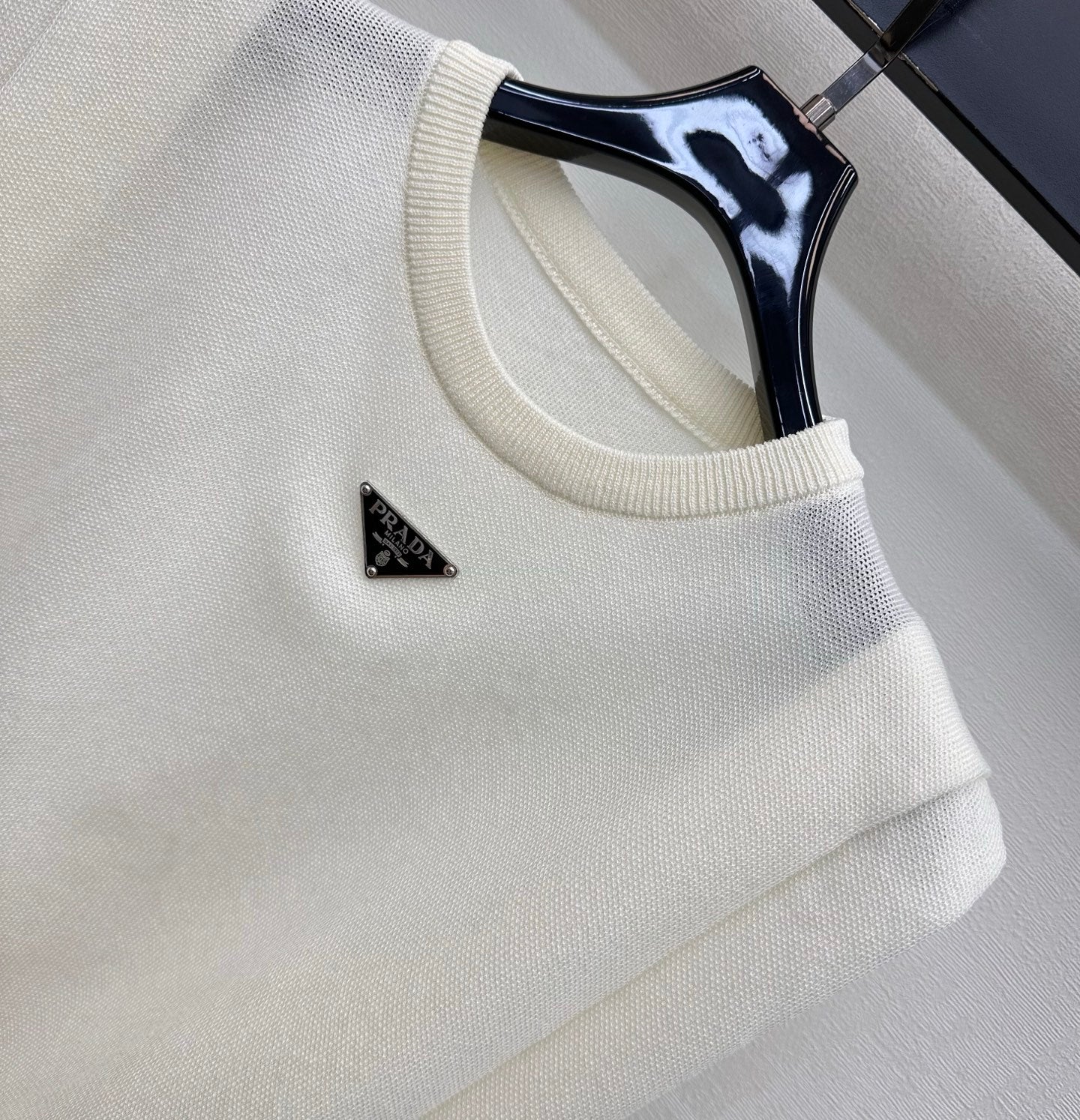 PRADA 26S SLEEVELESS SWEATER STYLE 921
