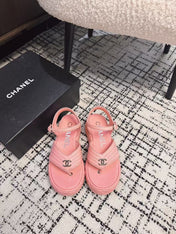 THICK-SOLED THONG SANDAL IN BRIGHT PINK LAMBSKIN