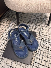 THICK-SOLED THONG SANDAL IN NAVY BLUE DENIM
