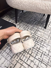 THICK-SOLED THONG SANDAL IN WHITE CREAM LAMBSKIN
