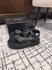 THICK-SOLED THONG SANDAL IN BLACK LAMBSKIN
