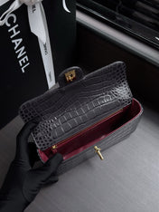 CHANEL 26S WALLET ON CHAIN 22 IN CHARCOAL GRAY CROCODILE-EMBOSSED CALFSKIN GOLD HARDWARE
