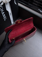 CHANEL 26S WALLET ON CHAIN 22 IN DARK RED CROCODILE-EMBOSSED CALFSKIN GOLD HARDWARE