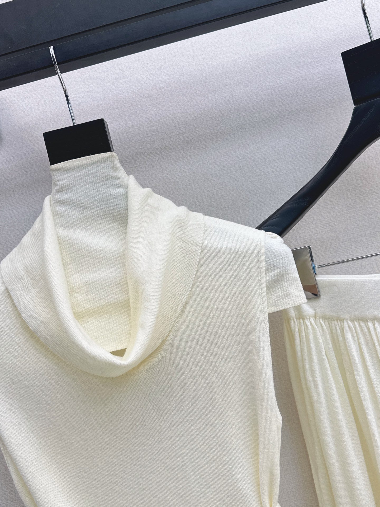 HERMES 26S SLEEVELESS TOP AND STRAIGHT-LEG TROUSERS SET 753