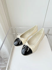 BALLET FLAT IN WHITE MIX BLACK CALFSKIN