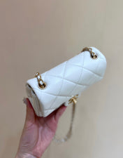 25S CHANEL CROSSBODY HANDBAG 17 IN WHITE LAMBSKIN GOLD HARDWARE