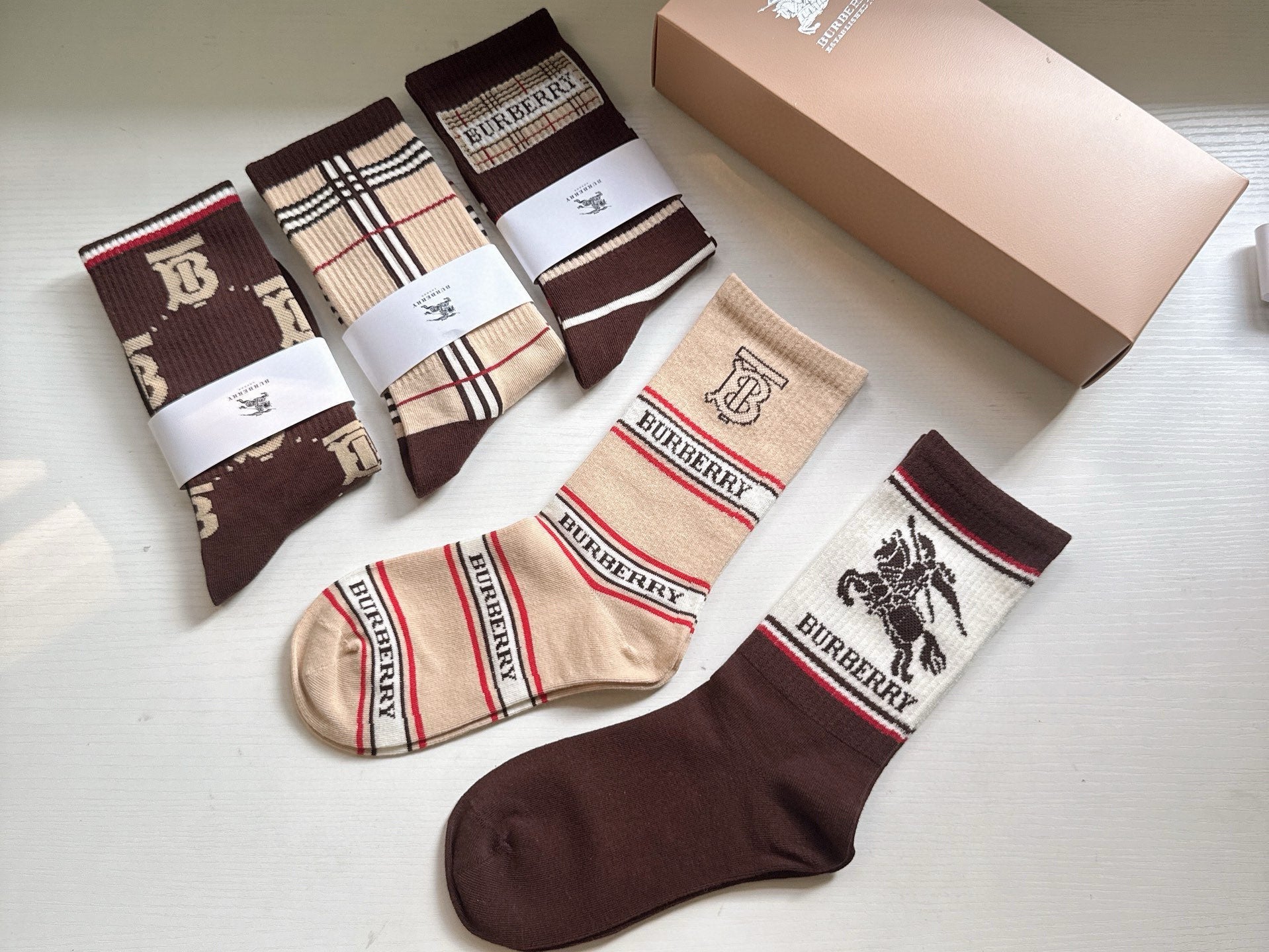 BURBERRY 26S CREW SOCKS 897551 (1 BOX)