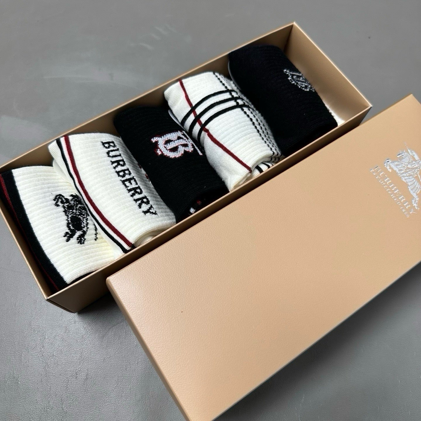 BURBERRY 26S ANKLE SOCKS 413941 (1 BOX)