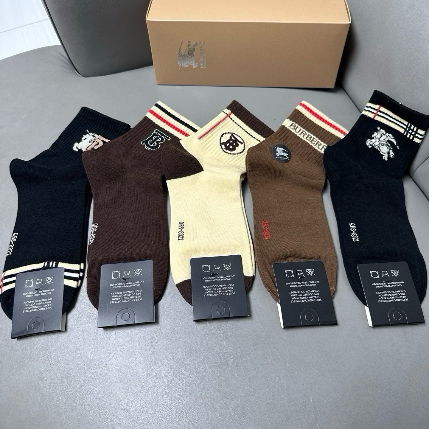 BURBERRY 26S ANKLE SOCKS 421191 (1 BOX)