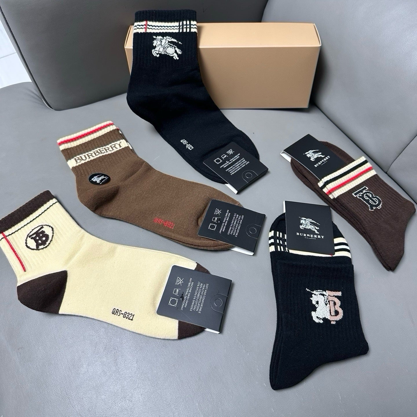 BURBERRY 26S ANKLE SOCKS 421191 (1 BOX)