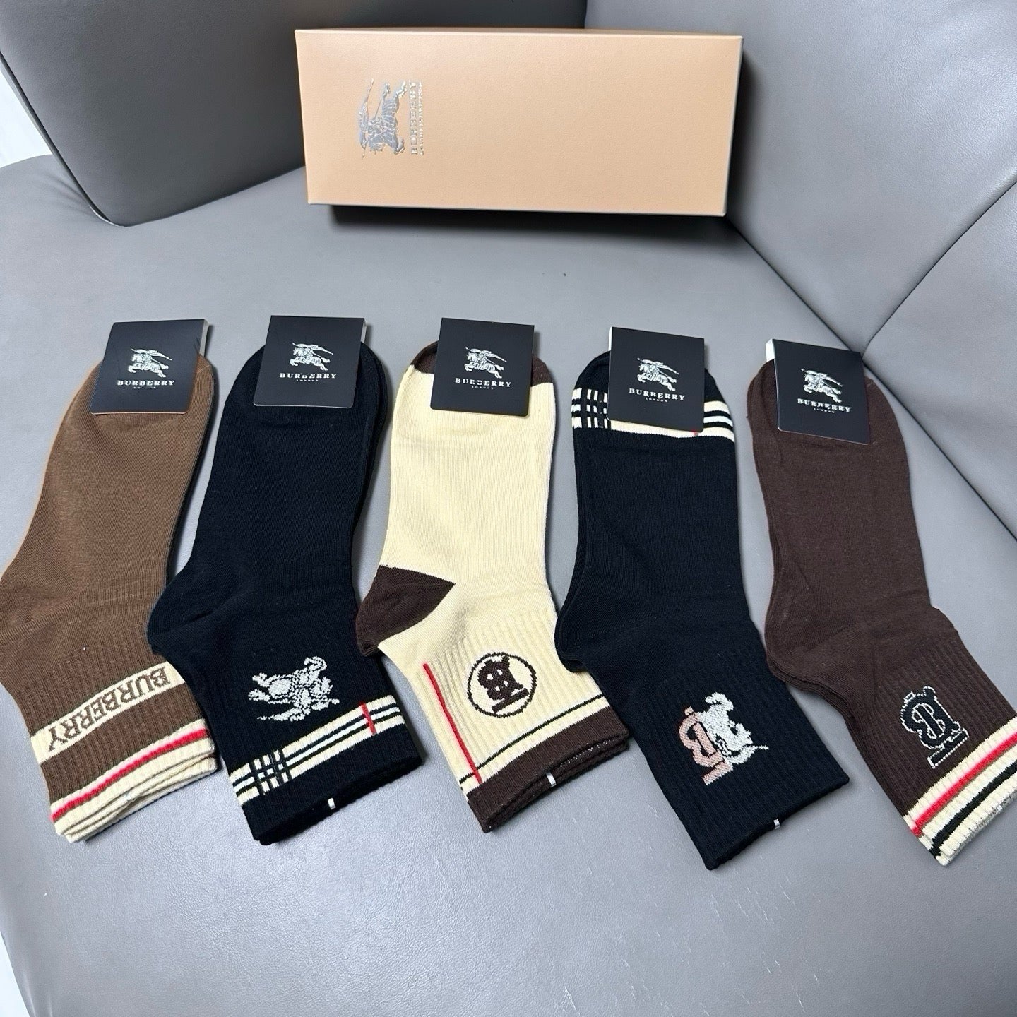 BURBERRY 26S ANKLE SOCKS 421191 (1 BOX)