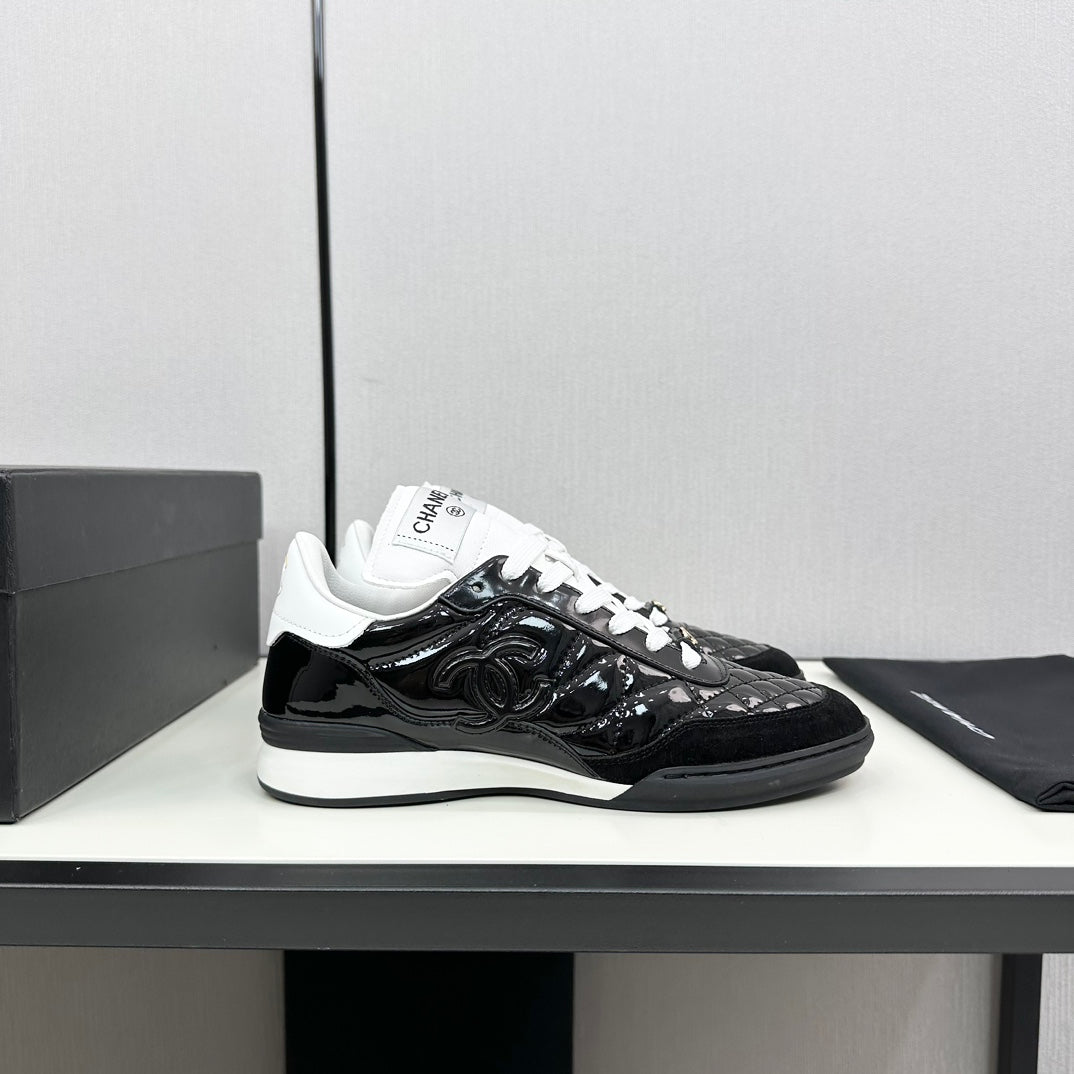 SPORTS SHOES IN GLOSSY BLACK CALFSKIN
