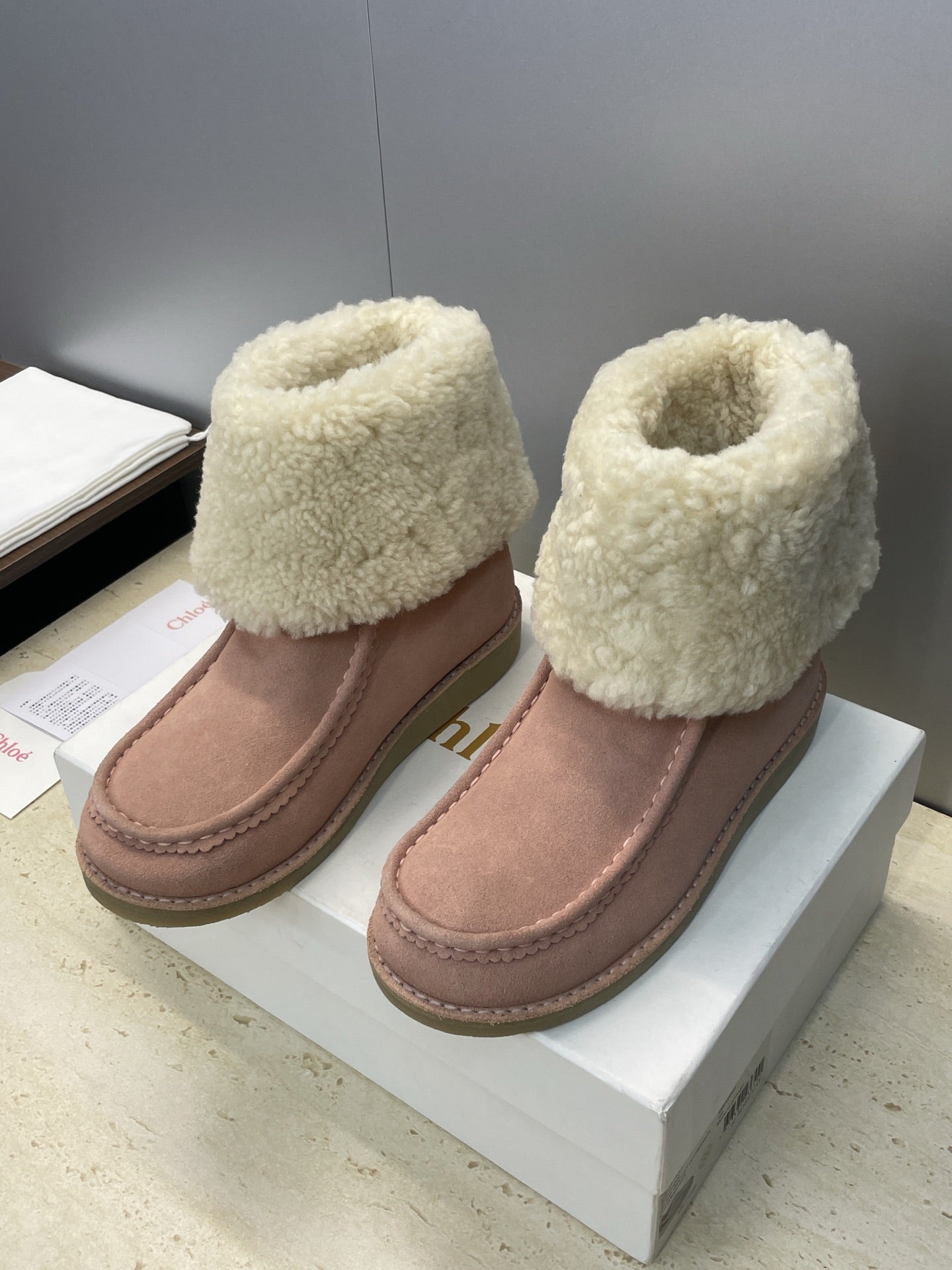 CHLOÉ 26S SHEARLING BOOTS IN LIGHT PINK SUEDE
