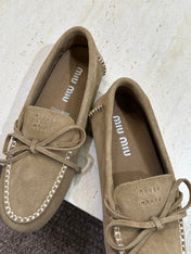 MIUMIU 26S LOAFERS IN BROWN SUEDE WITH BOW