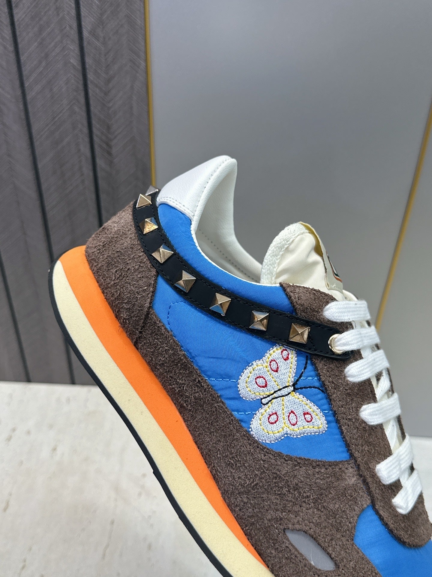VALENTINO 26S BUTTERFLY EMBROIDERED SNEAKERS IN BROWN SUEDE & BLUE FABRIC