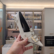 HIGH PUMPS WITH B SILVER BUCKLE IN WHITE CROCODILE PATTERN CALFSKIN