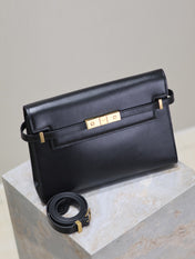 MANHATTAN MEDIUM 29 IN BLACK SMOOTH CALFSKIN GOLD BUCKLE
