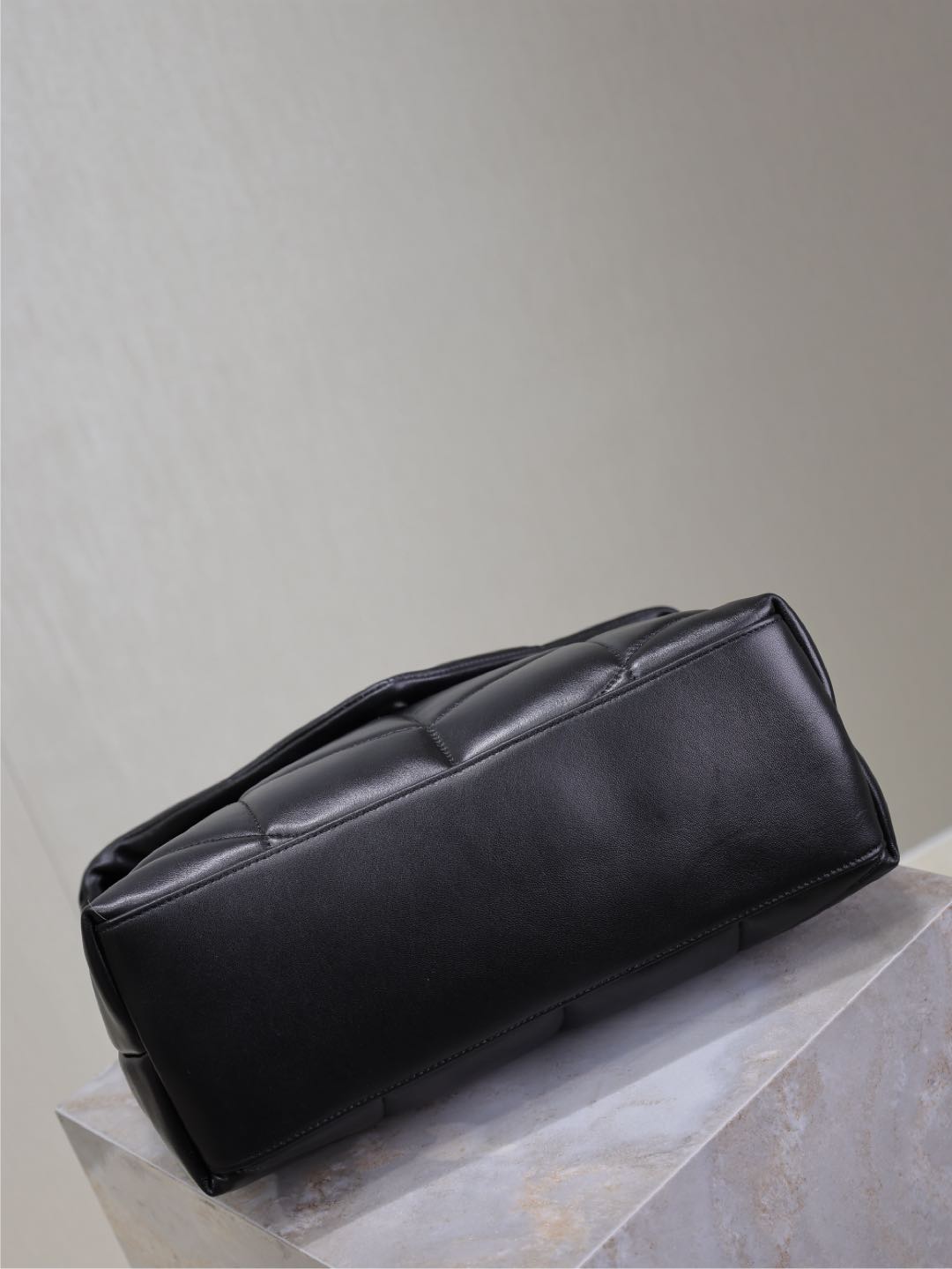 YSL 25S LOULOU PUFFER GM 35 IN BLACK CALFSKIN BLACK HARDWRE