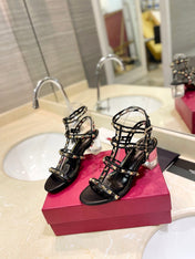 ROCKSTUD SANDAL WITH STRAP IN BLACK CALFSKIN 60 MM