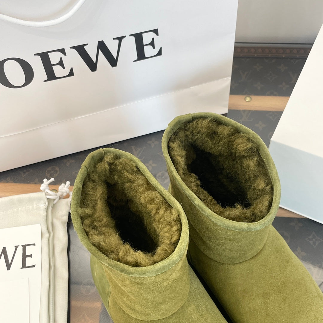 LOEWE 26S LAGO ANKLE BOOTS IN OLIVE GREEN SUEDE-SHEARLING