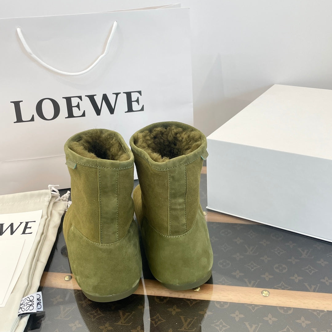 LOEWE 26S LAGO ANKLE BOOTS IN OLIVE GREEN SUEDE-SHEARLING