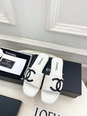 CHANEL 26S FLAT SLIDES IN WHITE LAMBSKIN WITH BLACK CC LOGO