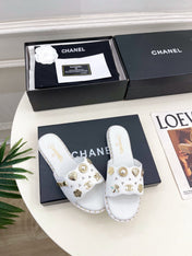 CHANEL 26S FLAT SANDALS IN WHITE LAMBSKIN CHARM-DECORATED