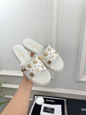 CHANEL 26S FLAT SANDALS IN WHITE LAMBSKIN CHARM-DECORATED