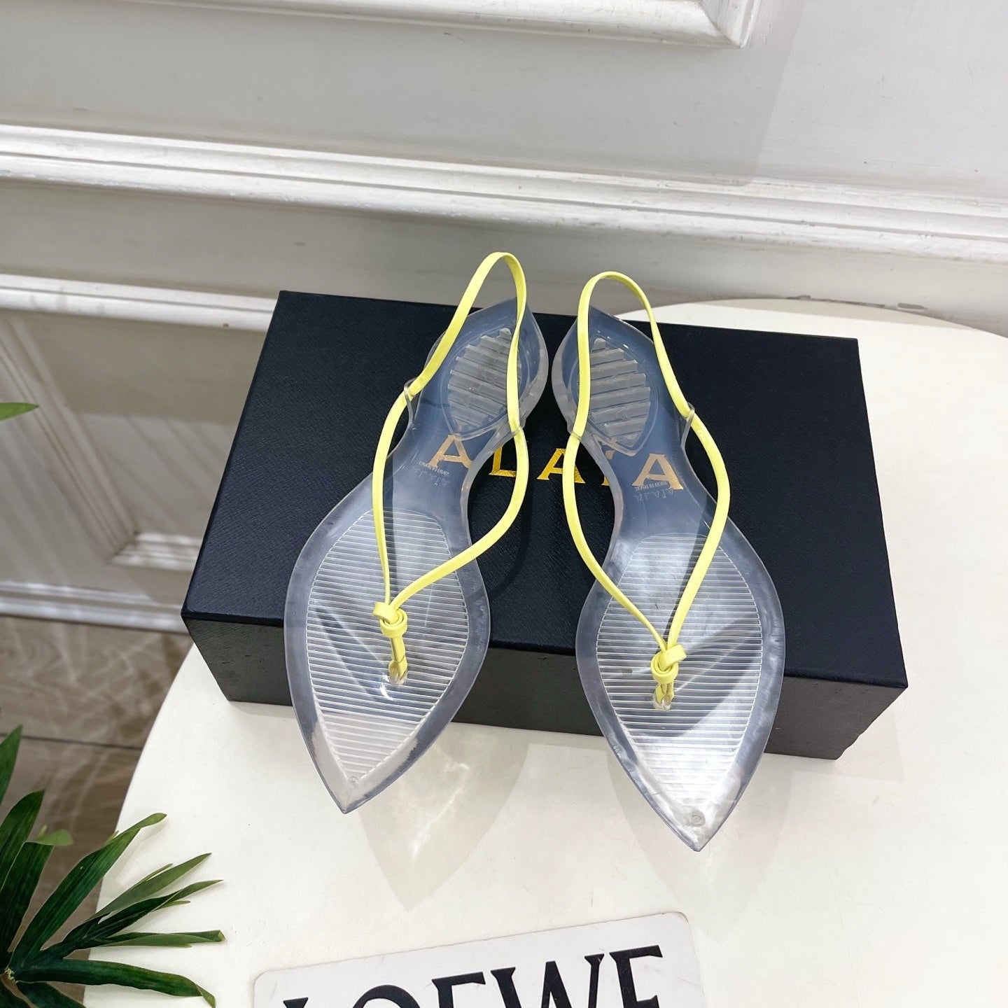 ALAIA 26S POINTED-TOE THONG SANDALS IN YELLOW AND TRANSPARENT PVC