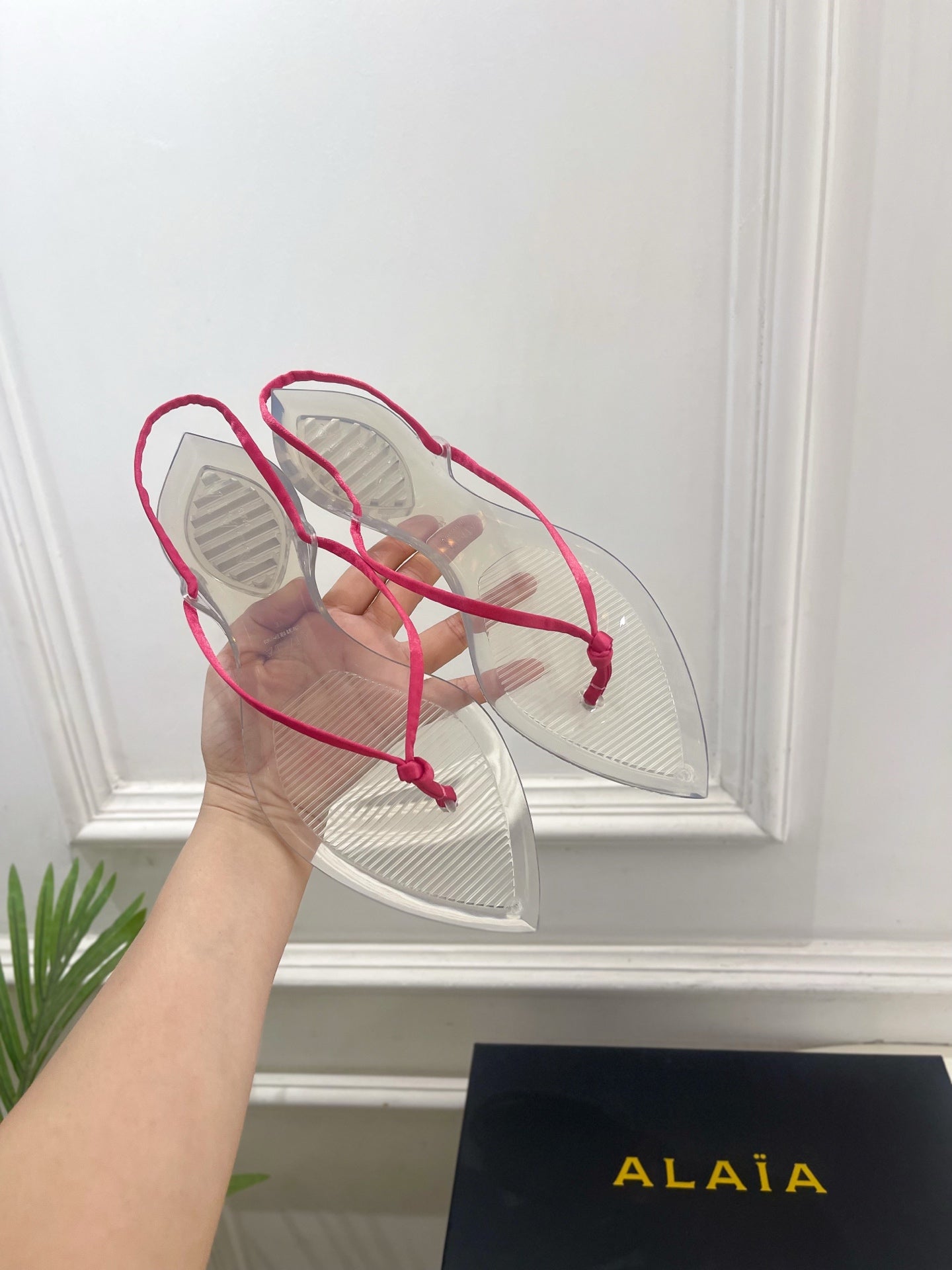 ALAIA 26S POINTED-TOE THONG SANDALS IN DARK PINK SATIN AND TRANSPARENT PVC