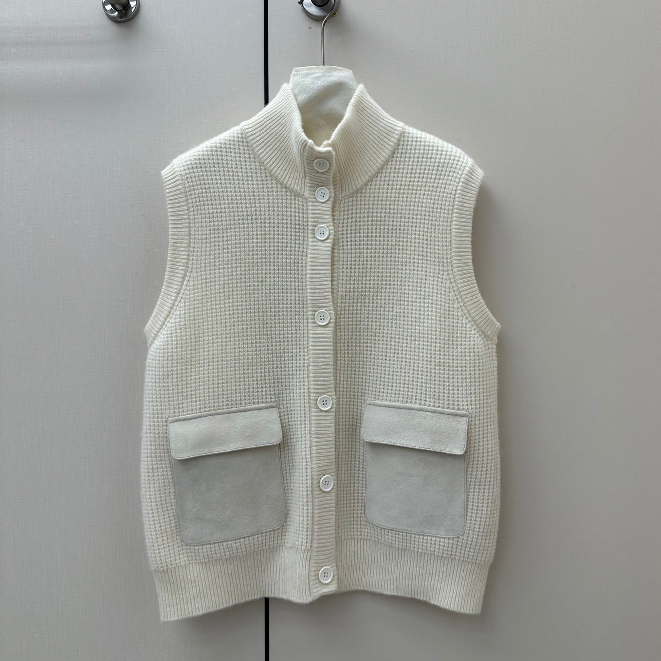 LORO PIANA 26S HIGH-NECK BUTTONED KNIT VEST 911
