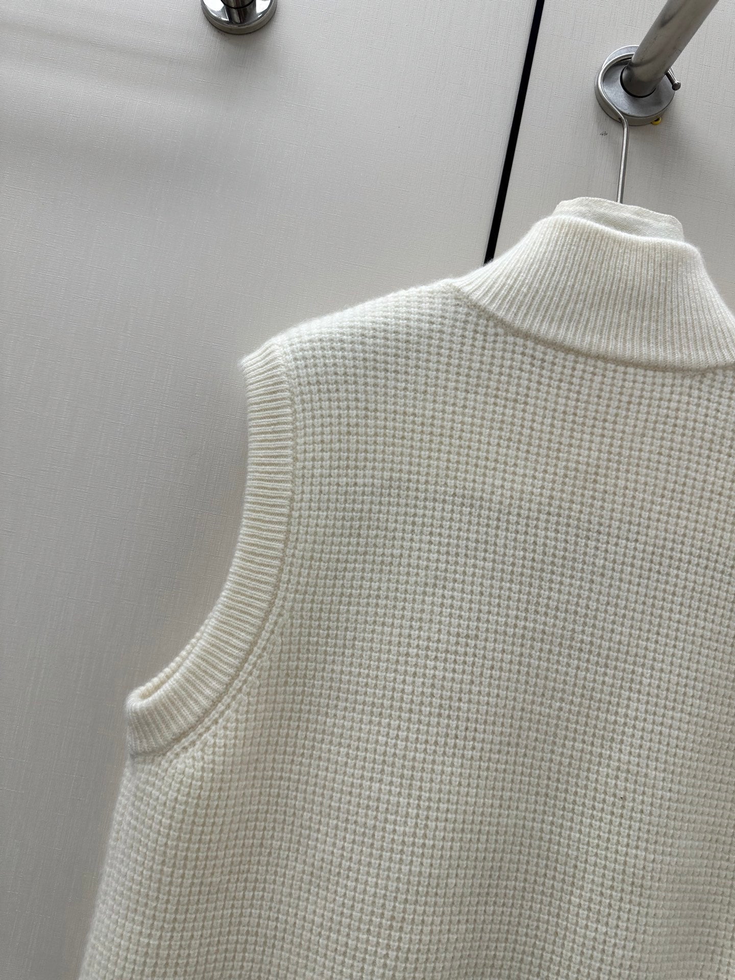 LORO PIANA 26S HIGH-NECK BUTTONED KNIT VEST 911