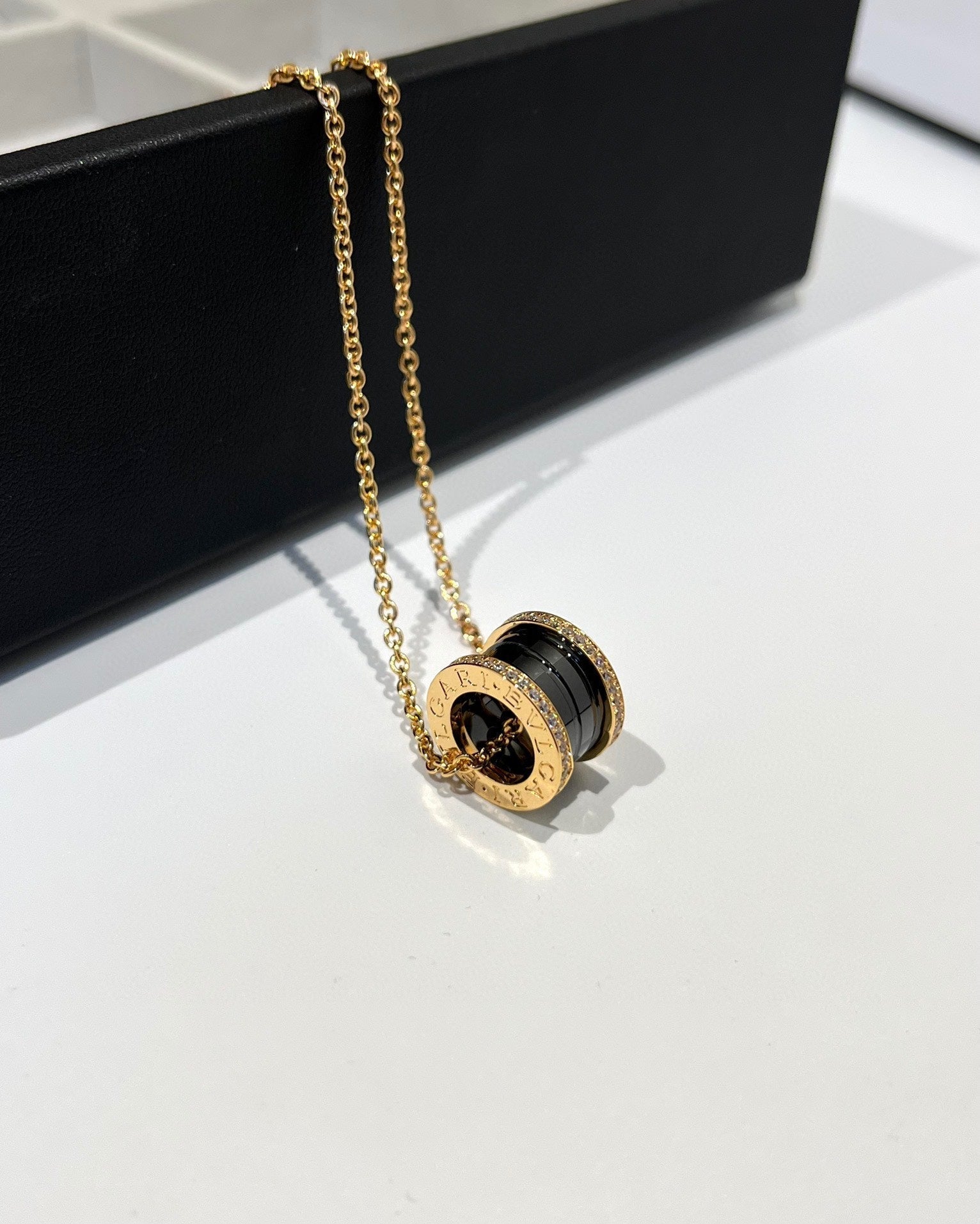 ZERO 1 BLACK CERAMIC DIAMOND PINK GOLD NECKLACE